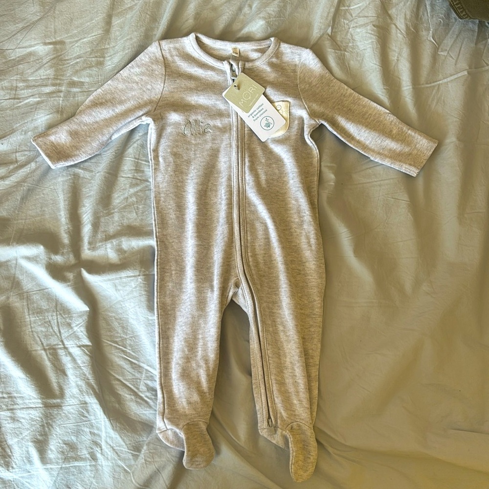 Baby Mori 0-3 month grey organic cotton footie with name “Ollie” embroidered NWT